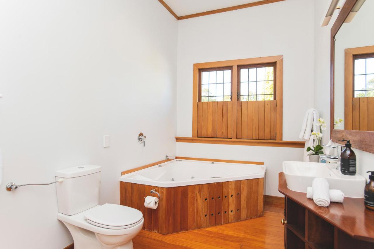 Cedar House Bed and Breakfast Gisborne Exteriör bild