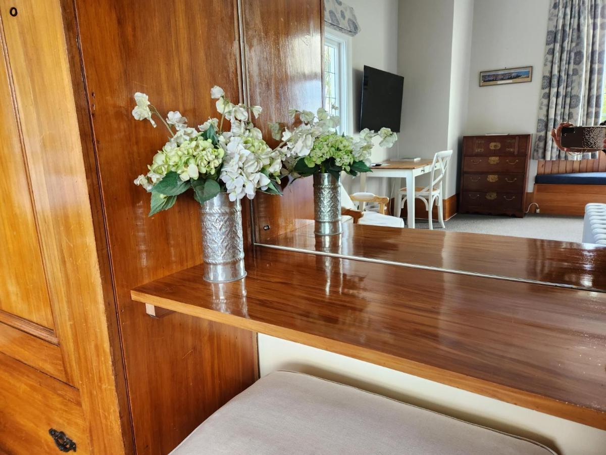 Cedar House Bed and Breakfast Gisborne Exteriör bild
