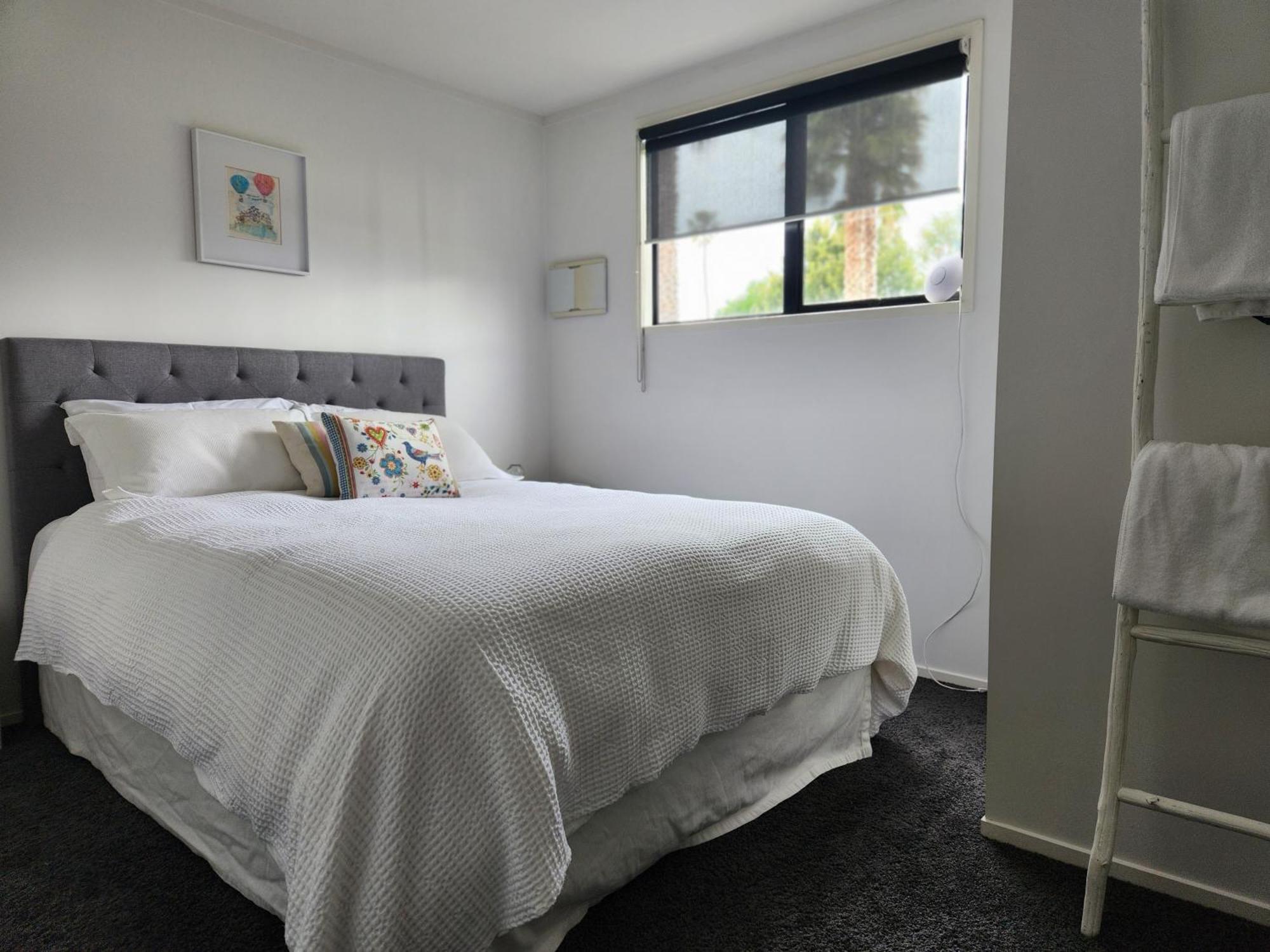 Cedar House Bed and Breakfast Gisborne Exteriör bild