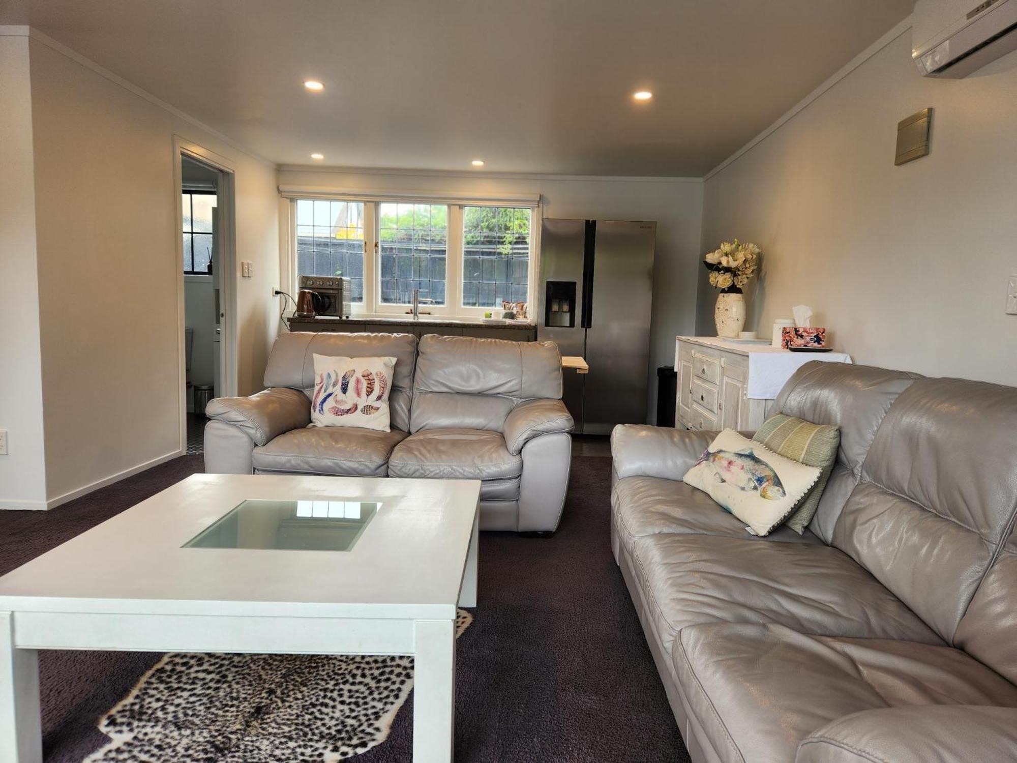 Cedar House Bed and Breakfast Gisborne Exteriör bild